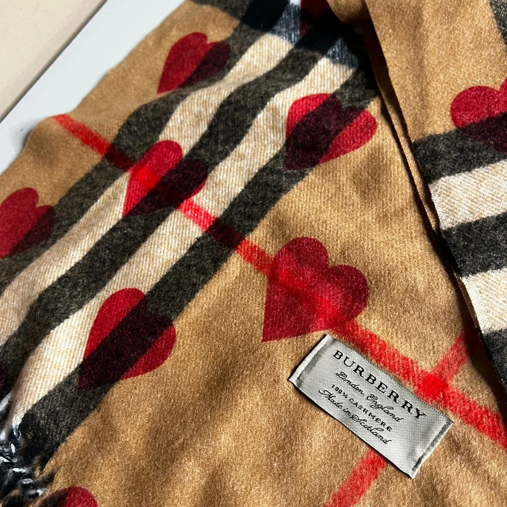 Burberry Cashmere Scarf Camel Check Red Heart Print‎ Made in Scotland Fringe